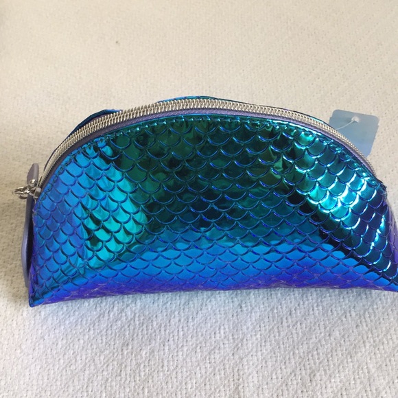 Makeup bundle with three items๐ท๐ท๐ท๐ธ๐๐ - Picture 2 of 4